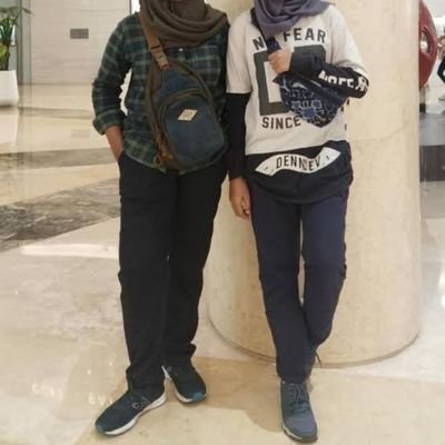 Dewi__Ku's profile picture. Dewi adalah bentuk feminin dari kata Dewa.