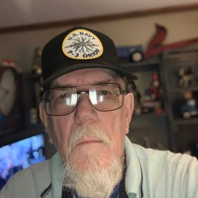 retired Navy veteran: lieutenant Commander(1992-2008) LCD Fighting dangerous fight over peaceful slavely