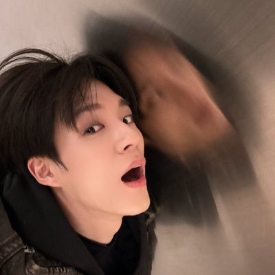 QUXENZX's profile picture. 