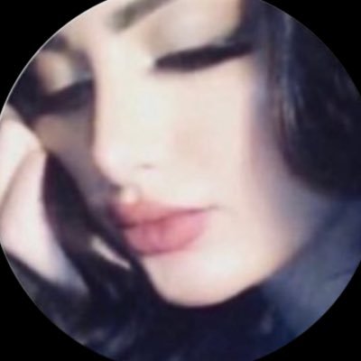 8ll_2i's profile picture. أنا أنثى يُصعب إلفاتها، وإفلاتها، وإتلافها....⠀⠀