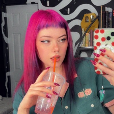 Graphic Designer & Illustrator & Magic: the Gathering enthusiast. Some might call me a real life faerie ✨🧚 she/her
