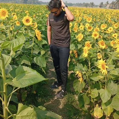 ১৮ থেকে ২৮ বছরের টপ বন্ধু চাই।