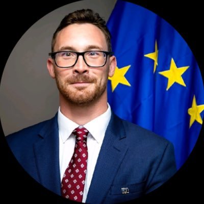 Young professional in policy development on EU financial markets. Tweets are my own and do not represent the views of the European Commission. RT ≠ endorsement