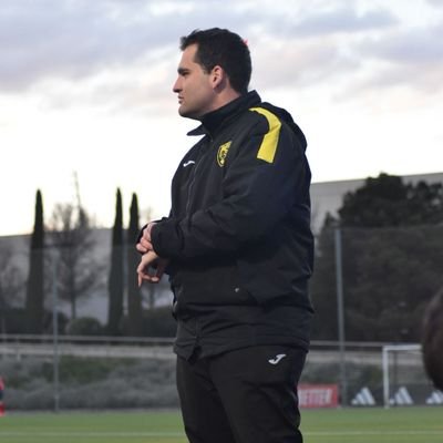 Entrenador de fútbol Nivel 2 (UEFA A). Coordinador del @recreativosoto
De la @realsociedad
➡️ Trabaja en fútbol y nunca será trabajo.