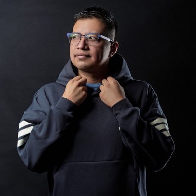 Soy un personaje con fines de lucro. Hablo de cine en @BSO_Oficial, de Magic en @SquirrelMTG y subo fotos en https://t.co/mro4qvTErA.