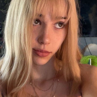 skinnygal_23's profile picture. 19 & obedient 🖤 Waiting to be told what to do. Spoil me and I’ll show you how grateful I can be. 🔞 PPV & customs