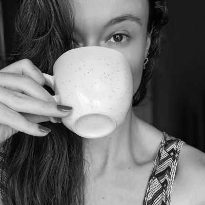 Mestra e Doutoranda em Direitos Fundamentais • Professora • dessa turma aqui: 💚