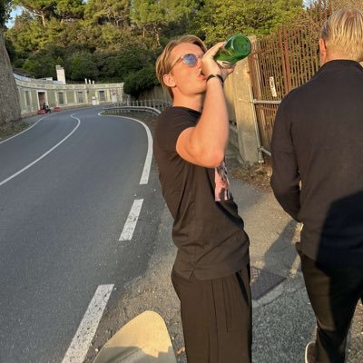 8renttt's profile picture. Retired faceit enjoyer & Vertigo abuser