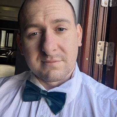 Developer, currently evaluating the market for software/Hardware! Amateur Comedian/Guitarist!