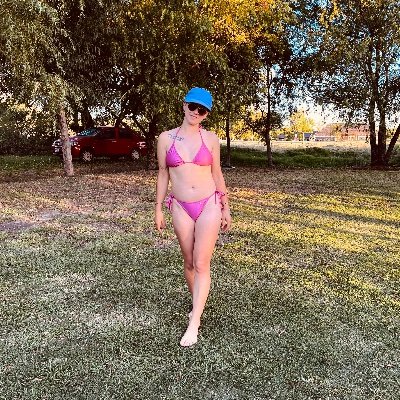 ° Canceriana 
° Siendo feliz en cualquier parte✨
25 inviernos