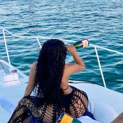 AmoledVersatile's profile picture. Transform your screen with stunning wallpapers. Follow for daily inspiration. Every pixel have a story.