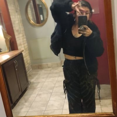 justsumbee's profile picture. 
