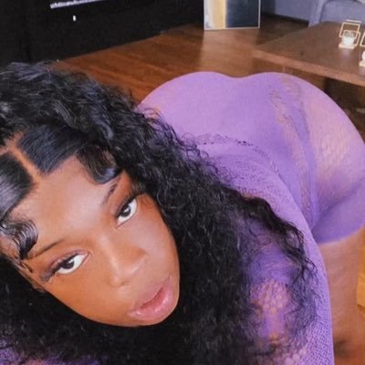 SweetCakes 🍭 Content Creator 📸 link in bio 💋 FOLLOW MY NEW IG @ YUULUVDAVII. NO MEET UPS🙅🏾♀️ DM FOR FACETIME/VIDEOCHAT