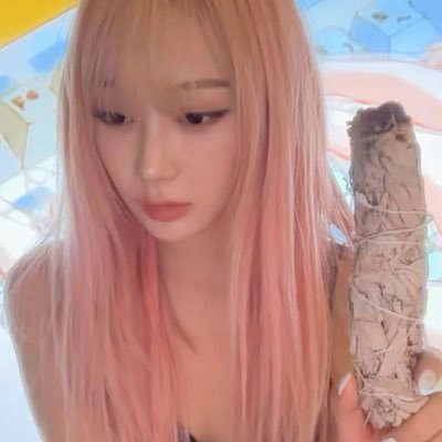 zoenator3000's profile picture. wait I'm goated