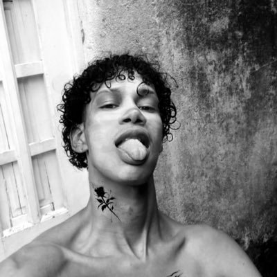 Revel❤️🔥 . Alo bem vindo 🫶🏾 Sou tatuador ✍🏾❤️ de recife 📲. Tou aq só pra mim diverte e divulga meu trabalho 🔥🤭🔥🤤