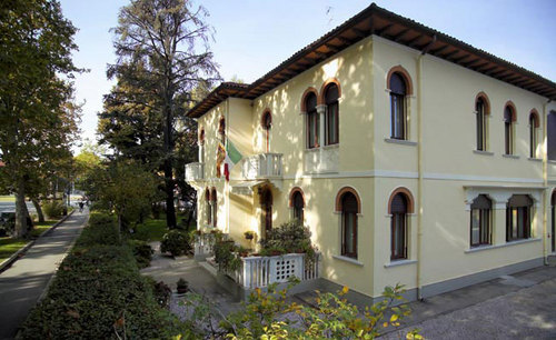 villagardenia's profile picture. A splendid villa in Liberty style with a garden just a few minutes from Venice.