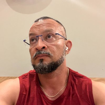 Escritor. Guionista de Párpados Azules, Las Oscuras Primaveras, Sueño en Otro Idioma. Co-creador de la serie El Chapo. 💫🌈💫 #CarlosSeleccionaMusica