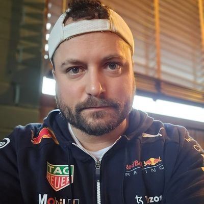 b_pech's profile picture. 