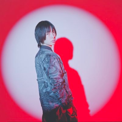 失敗作を、アートへ。
選ばれなかった写真に光を当てる《印象派写真》作家です。
失敗作と呼ばれた写真たちを重ね合わせることで昇華させ、唯一無二の作品を制作しています。
制作のご依頼・作品に関するお問い合わせは、お気軽にDMまで。
東京|元美容師
写真家 青山裕企氏に師事
1934