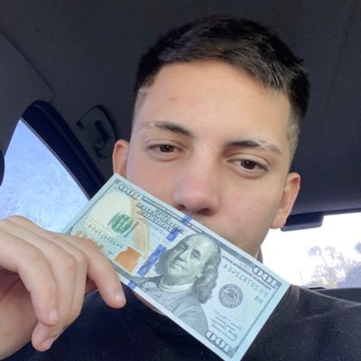 Me encanta hacer muchos videos meando y con amigos sacando la polla 🥵🔥🪭