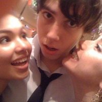 Jenn (@helloyeyii) 's Twitter Profile