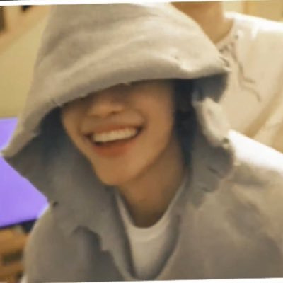 she/her 🍒| ♉️ 94’ DVO PH 🇵🇭 | 🧠 INFJ -T | a professional hiding behind a multi-stan account | “kalat and budol responsibly” 🫵🏻