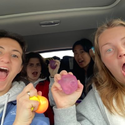 kneesanddohs's profile picture. head shoulders nees and doh