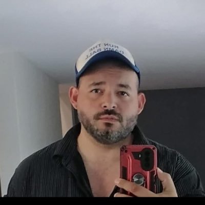 soy edgar benavides, pero tal vez me conozcas como cru o becerro... Me vale casi todo, no se ganchen.