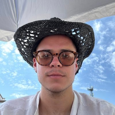 intento llevar mi vida como puedo y escucho a taylor swift mientras tanto