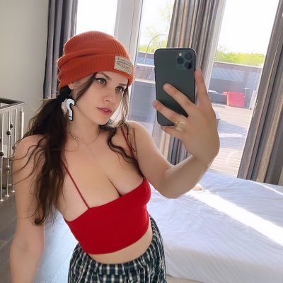 LindseyRya5269's profile picture. she/her 🫂💕