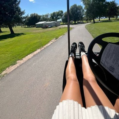golf addict, working at PGA National, main @leahrevine ⏐18 💗