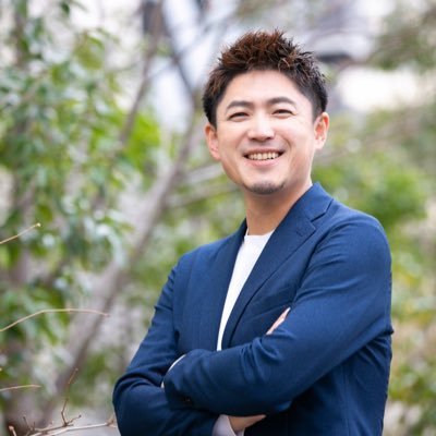 参謀として経営者の本質的な課題を見抜き、言語化と実行で成果に導く。上場企業〜個人起業家まで支援。経営課題解決・人材育成・事業基盤構築を得意とする。支援実績100社以上。Molly代表/Terrace COO/ULAS COO