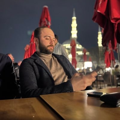 tawwaq92's profile picture. لا تَبْكِ عَيْنُكَ إنّمَا نحاوِلُ مُلْكاً أوْ نُموتَ فَنُعْذَرَا «على أعتاب المنافي كلنا موتى» • | ابن الفرات #الثورة_السورية