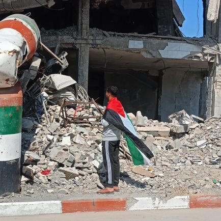 I am Jamil from the Gaza Strip. My house is destroyed and I need a tent, food and drink. Please help me and
my family.😭🙏🙏
https://t.co/zccS97nX5c