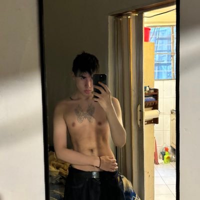 Em_Bolena19's profile picture. 