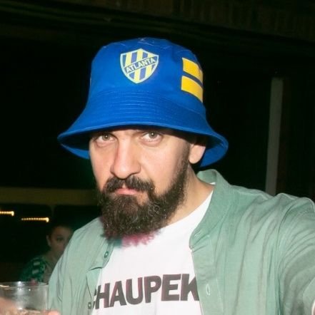 ArielBrukman's profile picture. Soy judío progre, Palermo, vermouth y cerveza artesanal.