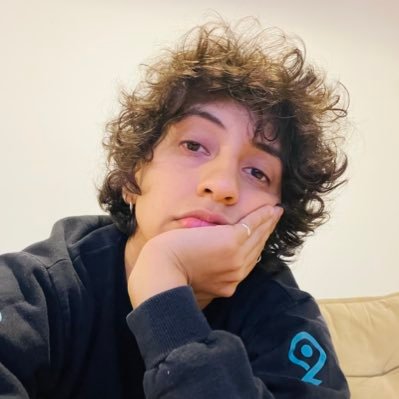 mairadiazoff's profile picture. bueno, en fin.