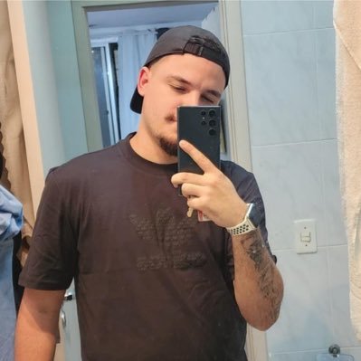 Carioca ☀️. Direito ⚖️ Capricorniano 
A vida me fez Flamengo e eu fiz do Flamengo a minha vida. 🔴⚫