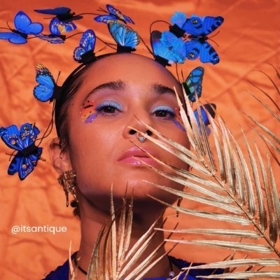 itsantique's profile picture. 🇬🇧 + 🇬🇭 𝐒𝐢𝐧𝐠𝐞𝐫, 𝐂𝐨𝐦𝐩𝐨𝐬𝐞𝐫 & 𝐋𝐲𝐫𝐢𝐜𝐢𝐬𝐭 South LDN. Think Solange, Floetry and Billie Holiday meets Frida Kahlo with a lickle Björk 🦋
