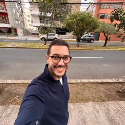 Socio LLYC. Antes: El Comercio, BCP, Editorial Planeta, G de Gestión y Semana Económica. Comunicación, economía, ⚽️, 🏈 y 📖. 🥊 DLBCL. RT no endorsement.