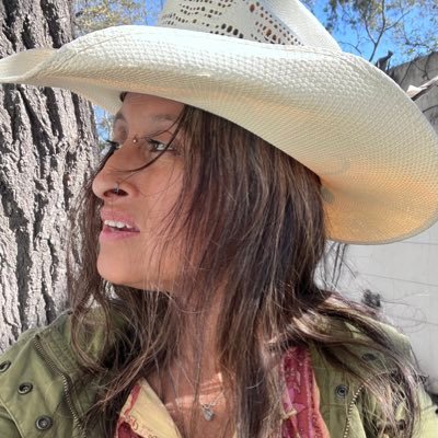 Faithfully worshipping & walking in Spirit & in Truth with Jesus Christ; He is my Lord and Savior. Food is medicine. Off grid mountain living. Pilates Teacher.
