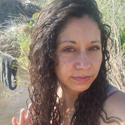 Camino por la izquierda, zurda de ❤️De vuelta. Cruzada🤍🩵 vegetariana
#JadueEstamosContigo✊ ☭NO DM 🤨. No Fachistes. En Busca de mi centro ✨😌