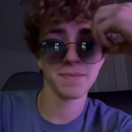 WalkerGoossens's profile picture. ✨✨✨