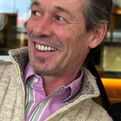 Mes tweets sont privés et n'engagent que moi .
Il vient une heure où protester ne suffit plus ;
après la philosophie, il faut l’action V. Hugo