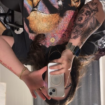 esmehern4ndez's profile picture. 