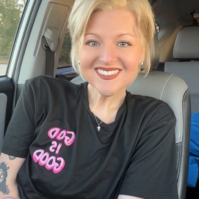 BeeRenay's profile picture. 🐝🌷☀️