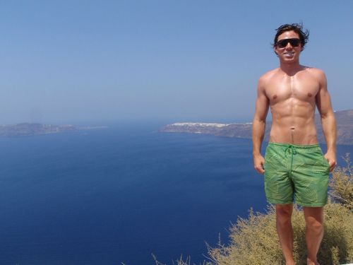 aus_abroad's profile picture. I'm an Australian who currently lives in Paris and lived in New York City before that. Love to travel, shop, eat and drink all around the world.