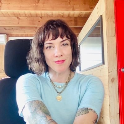 Journalist + author of The Introvert’s Guide to Leaving the House // I really only make an effort on Instagram https://t.co/bUuhc6p1Jq