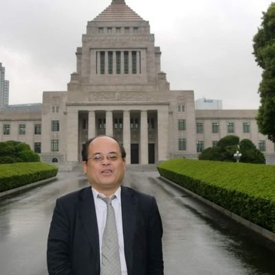「ワタナベカズオ」でやってましたが、アクセス出来なくなり、こちらでやり直します。
坂と階段が好き。街歩き好き。歴史ある建物に興味あり!Y字路や踏切も好き。
幻想文学、歴史本も大好きです。
でも、ポストは食物中心です。リポスト多いです。