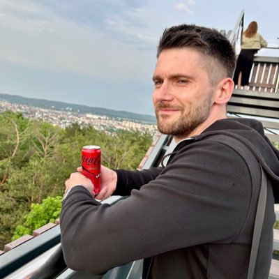 jarosinskik's profile picture. Trochę o programowaniu, startupach, piłce i dronach.